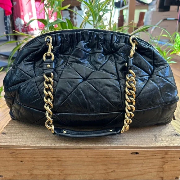 Marc Jacobs Black Shoulder Bag with Gold Accents - Picture 3 of 4